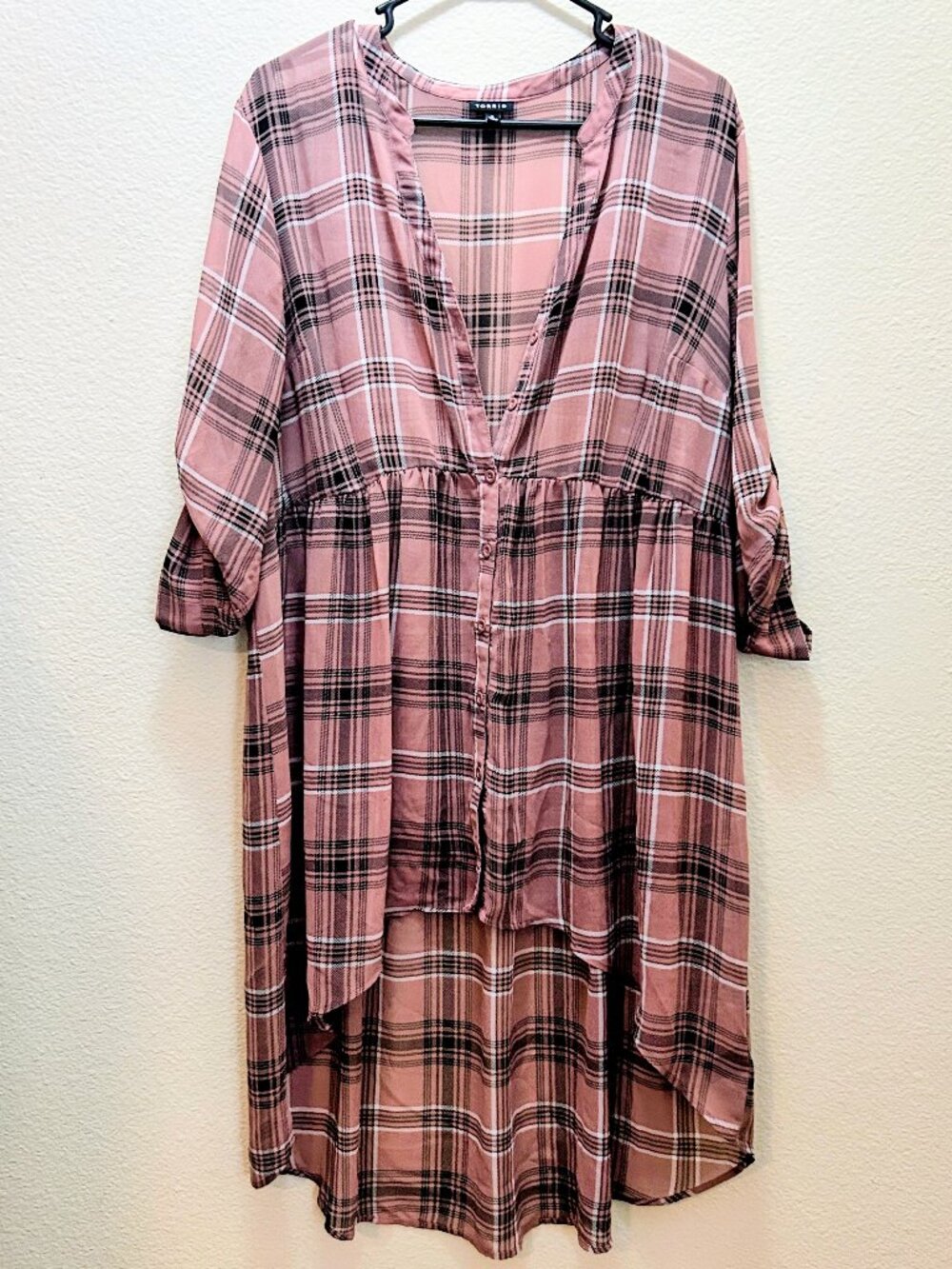 Torrid Mauve Plaid Challis Roll-Tab Sleeve High-Low Tunic Blouse Size 2